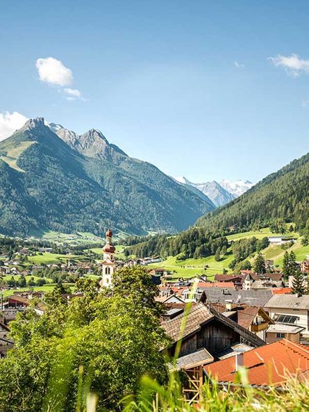 Blick über Neustift im Stubaital